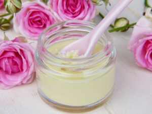 Traitement bouton d’acné : découvrez les solutions Ducray pour une peau nette